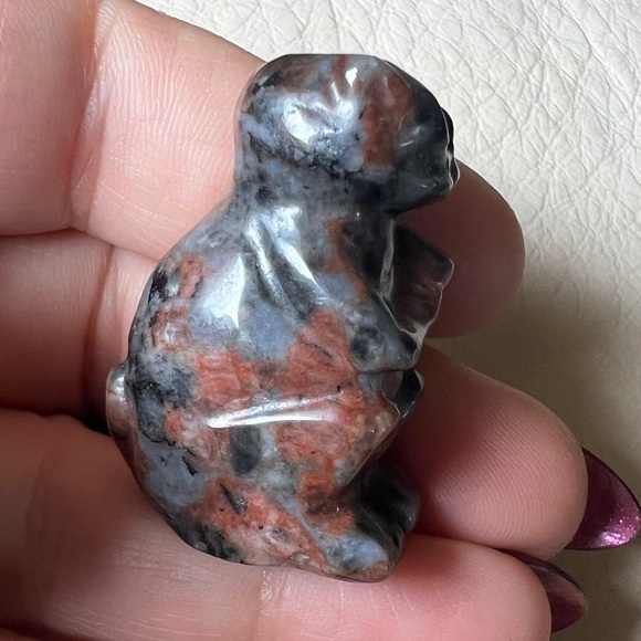 Yooperlite Sloth Carving - Picture 6 of 6